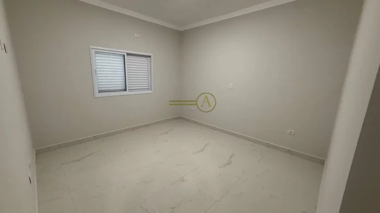 Imagem SOMENTE 200 METROS DA PRAIA - Casa térrea á venda com linda decoração e mar