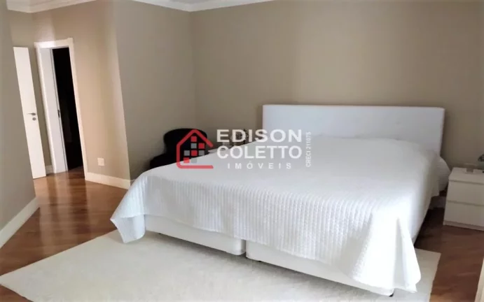 Imagem "Pronto para Morar" Casa de alto padrão à venda no Alphaville Campinas. Com um design moderno e bem iluminado