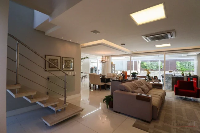 Imagem Venha conhecer esta linda casa dentro de um condomínio que fica em uma posição estratégica! Com ...