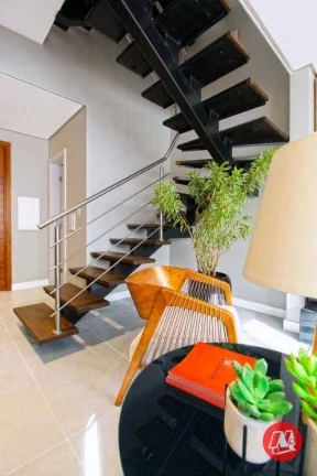 Imagem Casa em condomínio, 3 quartos, suíte, terraço, 2 vagas e infraestrutura.