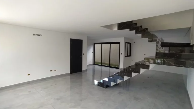 Imagem Sobrado para Venda em São José dos Pinhais, Centro, 3 dormitórios, 3 suítes, 4 banheiros, 3 vagas