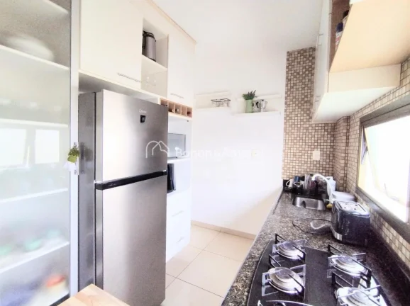 Imagem Apartamento com 70m², totalmente reformado com projeto assinado por arquiteta, oferecendo ambientes...