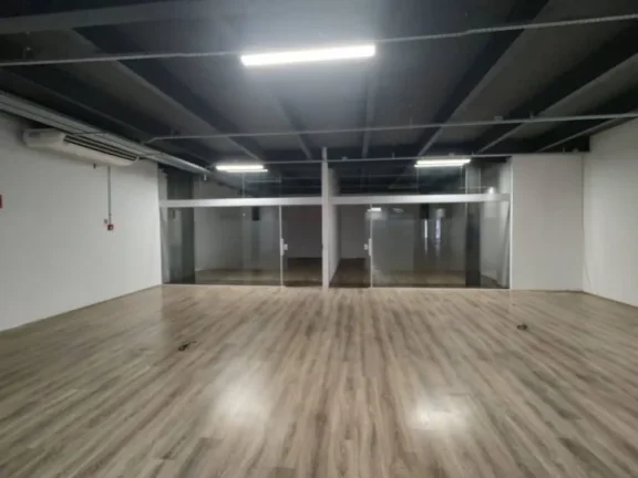 Imagem Salão Comercial 902m² com Escritório, 6 Banheiros e Vagas - Alto Potencial