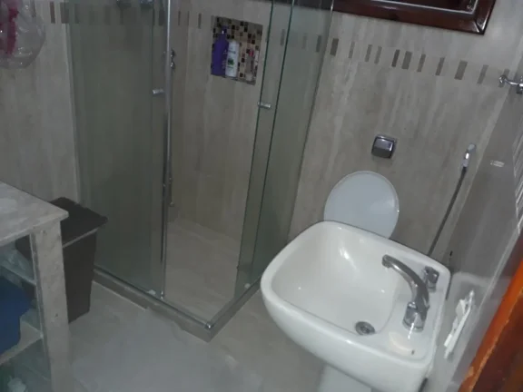 Imagem Casa Alto Padrão para Venda em Rio de Janeiro, Campo Grande, 5 dormitórios, 2 suítes, 6 banheiros, 3 vagas