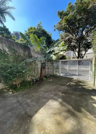 Imagem Casa com 171M², 2 quartos sendo 1 suíte, 3 banheiros, sala, quintal e 4 vagas de garagem. Casa ter...