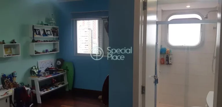 Imagem Apartamento com 240m², 4 dormitórios, sendo 3 suítes, 4 vagas, living para 3 ambientes, varanda, ...