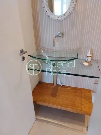 Imagem Apartamento impecável. São 170² de área privativa, 4 dormitórios ( 3 suítes) e 4 vagas na gara...