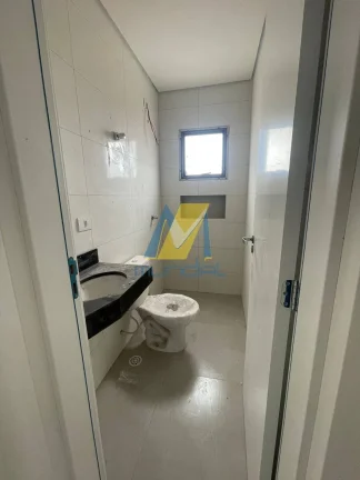 Imagem Apartamento com 2 dormitórios (1 suíte), sacada, elevador, 1 vaga. Novo