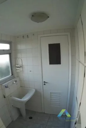 Imagem Ótimo apartamento com 2 dormitórios com fácil acesso a comercio e principais avenidas.