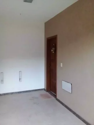 Imagem Casa duplex à venda, 3 quartos, 1 suíte, 2 vagas, Localização Privilegiada - Santa Luzia/MG