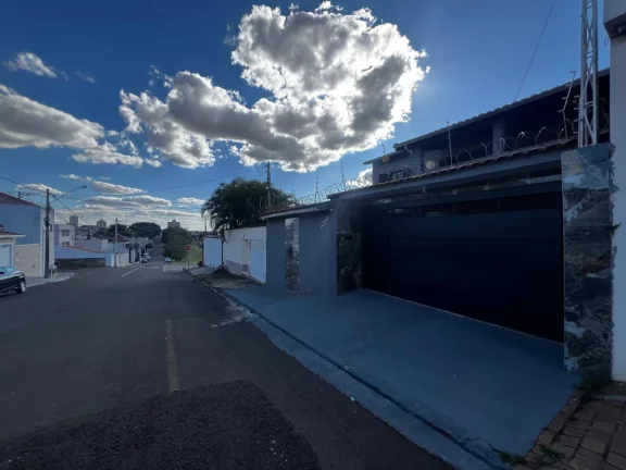 Imagem Sobrado para venda em Jardim Boa Esperança com 3 quartos, sendo 1 suíte, 285m2