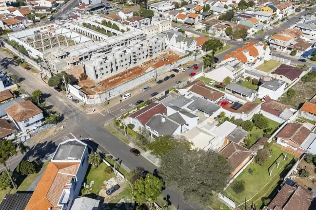 Imagem Terreno de Esquina no Bairro Portão – Excelente Oportunidade para Construtores!