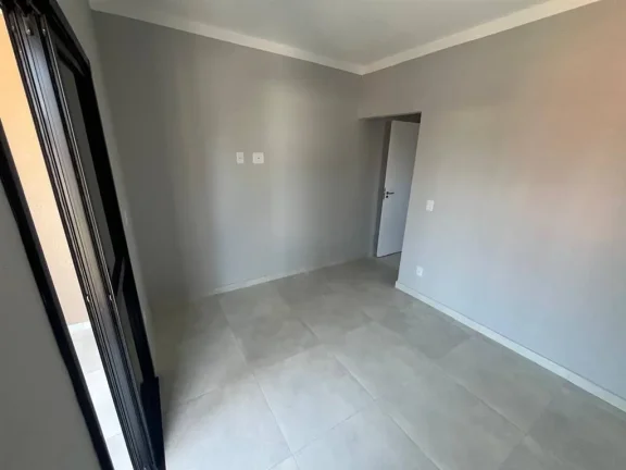 Imagem Espaçoso Sobrado em Condomínio no Ocian, Praia Grande - 2 Quartos