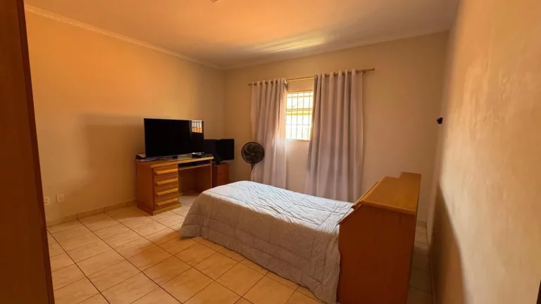 Imagem Sobrado com 4 dormitórios à venda, 350 m² por R$ 870.000,00 - Parque São Cristóvão - Taubaté/SP