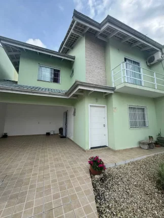 Imagem Sobrado com 4 dormitórios amplos sendo 1 suíte e 4 vagas - Bom Retiro, Joinville/SC