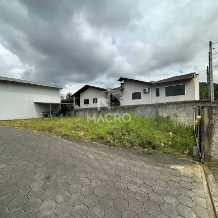 Imagem Terreno contendo 2 apartamentos | Guaramirim | Ilha da Figueira