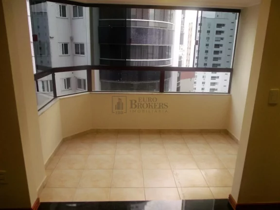 Imagem Apartamento quadra mar com 5 suítes em Balneário Camboriú