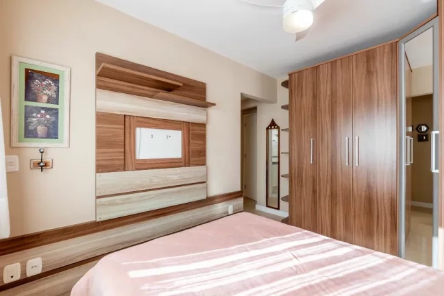 Imagem Apartamento com 2 Quartos à Venda, 63 m² em Jardim Botânico - Porto Alegre
