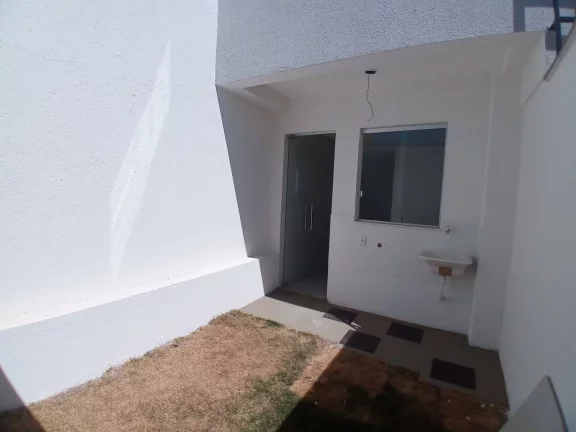 Imagem casa geminada, 2 suítes, 1 varanda,1 lavabo, 1 garagem