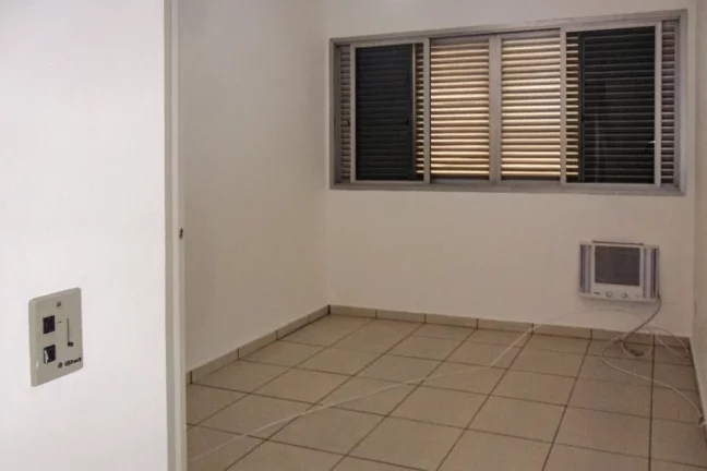 Imagem PITANGUEIRAS- UMA QUADRA DA PRAIA , LOCALIZAÇÃO ESPETACULAR , GARAGEM NO PRÉDIO.