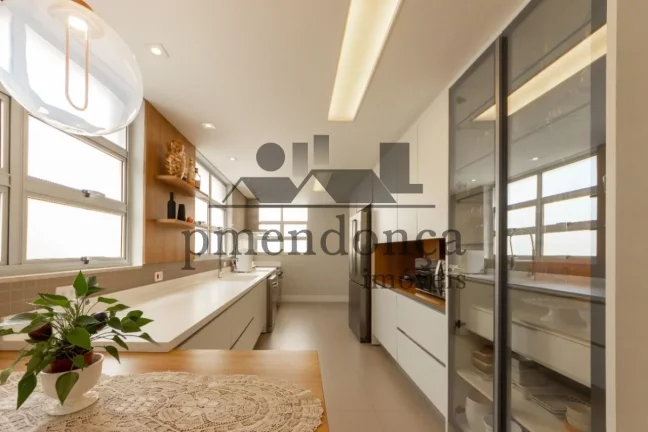 Imagem Apartamento reformado e mobiliado, com 198m² próximo ao Parque do Ibirapuera!