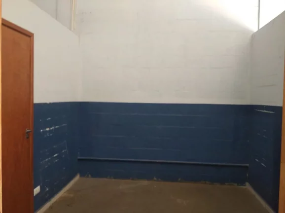 Imagem Barracão Ótima Localização com 600m², com duas salas , copa com gabinete, mezanino com mais 02 ...