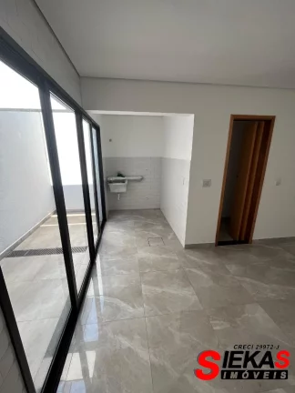 Imagem Imperdível! Casa à venda na Vila Carrão, São Paulo-SP, com 3 quartos, 2 suítes, 3 banheiros, 2 vagas de garagem e 110m².