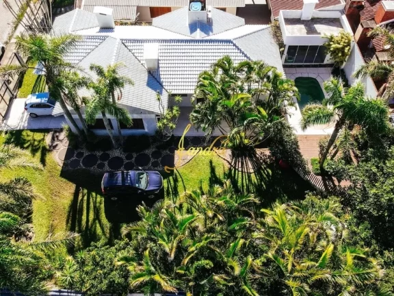 Imagem Casa no Centro de Xangri-la com 03 dormitórios com piscina