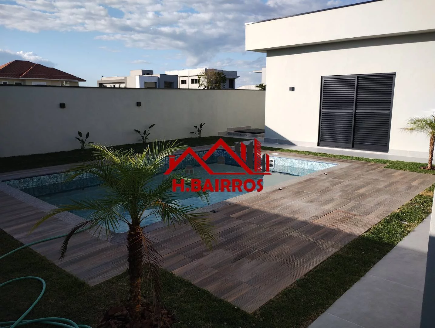 Imagem Casa com 4 Dormitórios à VENDA - Condomínio Colinas Paratehy Norte