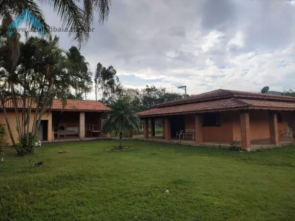 Imagem Chácara com casa e área gourmet à venda em Atibaia