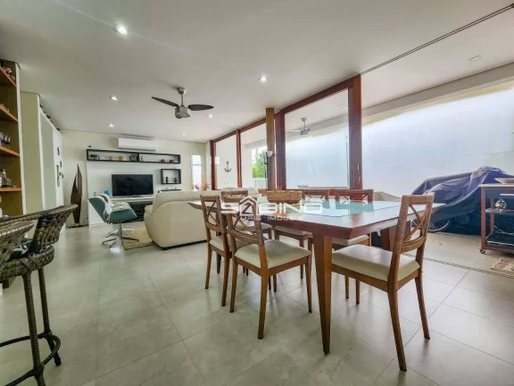 Imagem Belíssima casa de Villagio à venda com 4 Dormitórios sendo 2 suítes 232m² na Riviera de São Lourenço - Bertioga SP