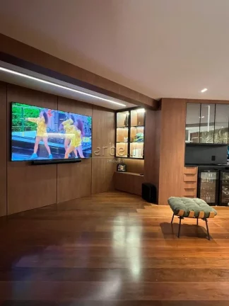 Imagem Apartamento com 190 M² com 3 dormitórios sendo os 3 suítes, 2 banheiros, sala, cozinha, varanda, ...