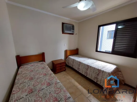 Imagem Ótimo apartamento com ampla planta e a poucos metros da praia !