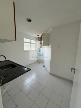 Imagem Imperdível cobertura à venda em Curicica, Rio de Janeiro - 2 quartos, 1 sala, 1 banheiro, 2 vagas de garagem, 130m² de área.
