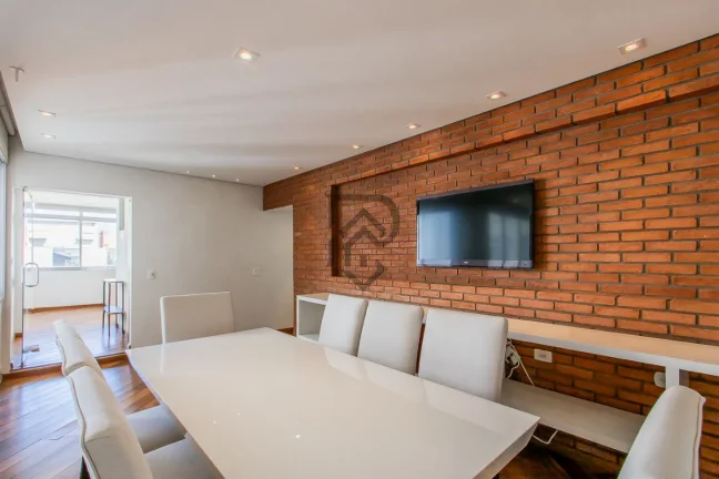 Imagem Apartamento reformado andar alto proximo metrô