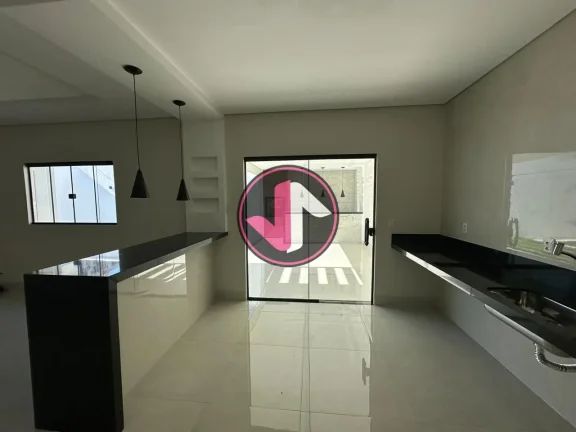Imagem Este parece ser um anúncio bastante detalhado de uma propriedade no Bairro Jardim Califórnia, em C...