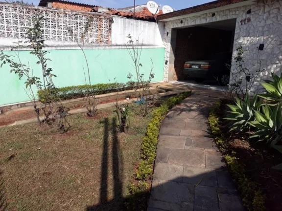 Imagem Casa à Venda no Centro de Carapicuíba com Terreno 600m²