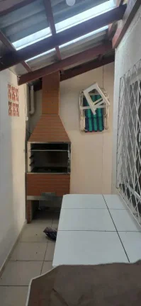 Sobrado com 2 suítes e 1 vaga na garagem, a 350m da praia em - Balneário Piçarras/SC