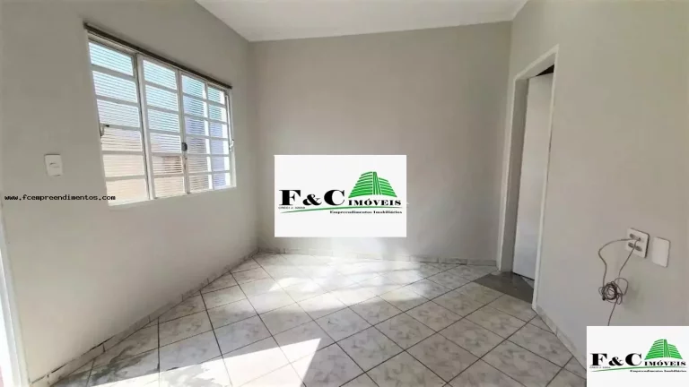 Imagem Casa para Locação em Limeira, Vila Esteves, 2 dormitórios, 1 banheiro, 3 vagas