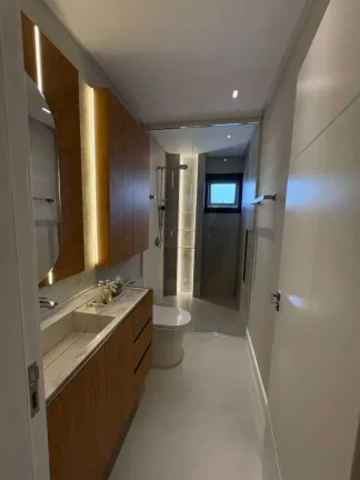 Imagem Casa alto padrão em condomínio fechado, 4 suítes sendo 1 master e 4 vagas, em Camboriú/SC