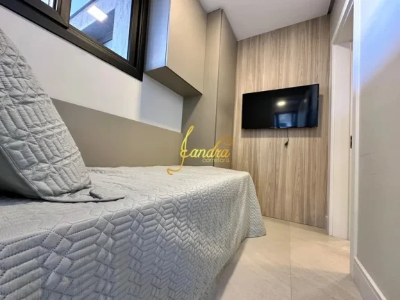 Imagem Sobrado Beira Lago, mobiliado e decorado com 05 suítes sacada/piscina
