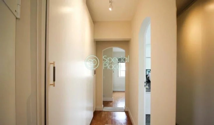 Imagem Amplo apartamento Ã  venda com 3 quartos, sendo 1 suÃ­te, e 3 banheiros no total. Este apartamento Ã...