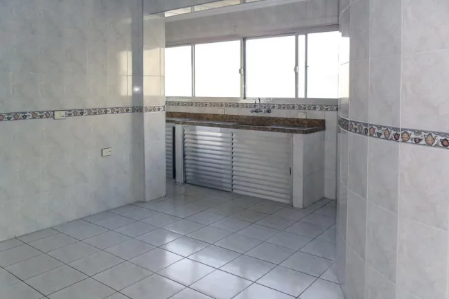 Imagem PITANGUEIRAS- UMA QUADRA DA PRAIA , LOCALIZAÇÃO ESPETACULAR , GARAGEM NO PRÉDIO.