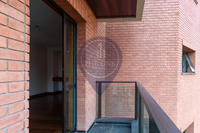 Imagem Apartamento de luxo em Moema: 3 quartos, 3 suítes, 2 salas, 5 banheiros, 4 vagas de garagem e 325m² de área. Aproveite!