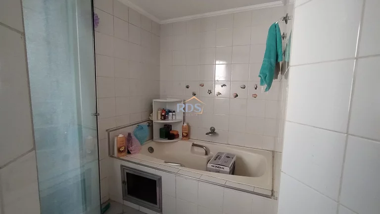 Imagem Vende apartamento de 76m² com 2 dormitórios sendo 1 suíte e com 2 vagas de garagem. Com vista livre.