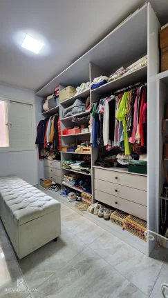 Imagem Apartamento com 3 dormitorios, uma vaga e sacada.