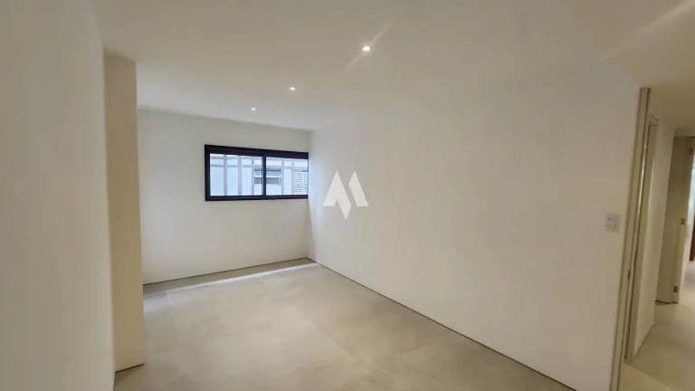 Imagem Apartamento de Luxo no Boqueirão – 4 Dormitórios a 3 Quadras da Praia!
