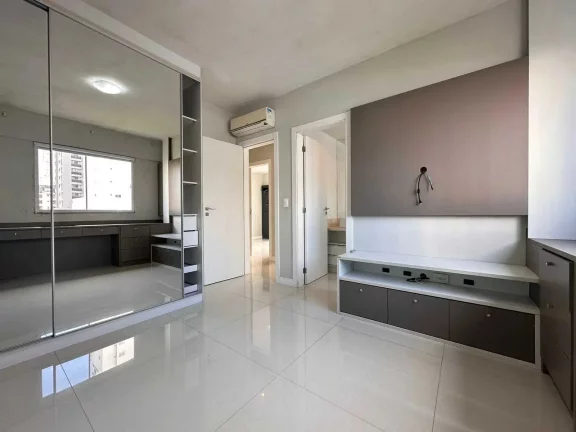 Imagem Apartamento com 3 dormitórios sendo 1 suíte e 1 vaga de garagem na Meia Praia, Itapema/SC
