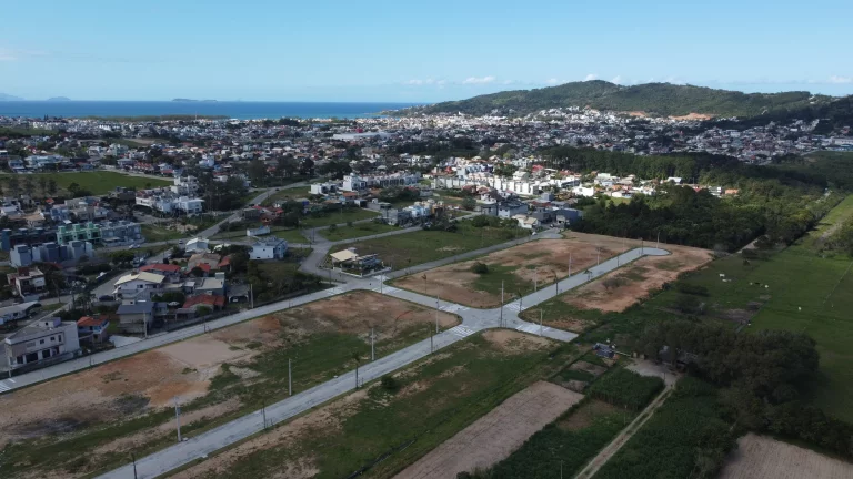 Imagem Terreno à venda em Garopaba-SC, bairro Ambrósio. Escriturado, 362m², com financiamento. Perto do centro e praias.