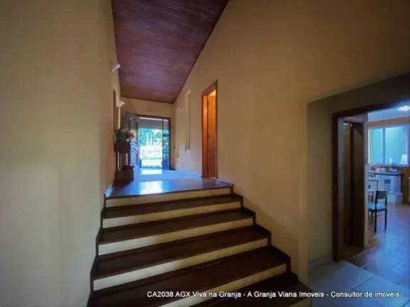 Imagem Chác. Vale do Rio Cotia - 2.650 m² de terreno! 4d(2sts). Linda c/ lareira, adega, piscina e gourmet. Ótima edícula!